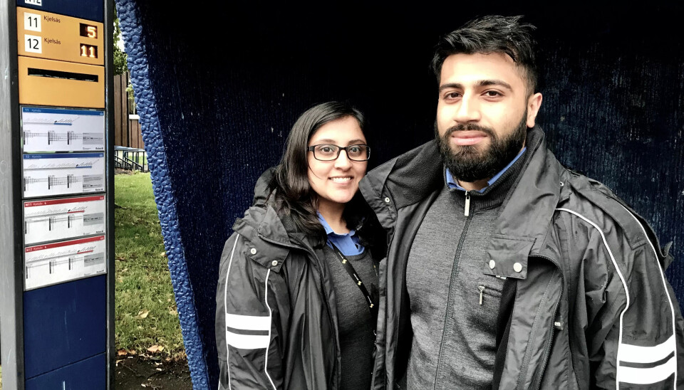 Trikkeførerne Sadaf Batul Safdar og Raheel Akhtar gjør som mange andre norskfødte med innvandrerforeldre. De stemmer Ap. Trikkeførerne Sadaf Batul Safdar og Raheel Akhtar gjør som mange andre norskfødte med innvandrerforeldre. De stemmer Ap.