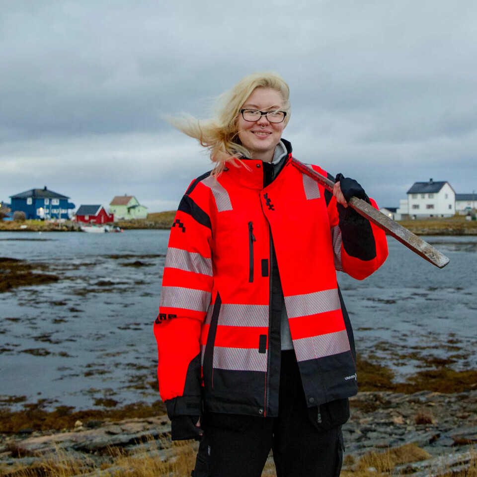 SATSER PÅ DRIFT: – Om det hadde blitt arbeidsplasser i olje her, hadde de mest gått til fremmedfolk, sier Aurora Sofie Karlsen. Hun satser i stedet på fagbrev i driftsteknikk i hjemkommunen Røst. Hun tror hun er første jente som tar det fagbrevet i Nordland. SATSER PÅ DRIFT: – Om det hadde blitt arbeidsplasser i olje her, hadde de mest gått til fremmedfolk, sier Aurora Sofie Karlsen. Hun satser i stedet på fagbrev i driftsteknikk i hjemkommunen Røst. Hun tror hun er første jente som tar det fagbrevet i Nordland.