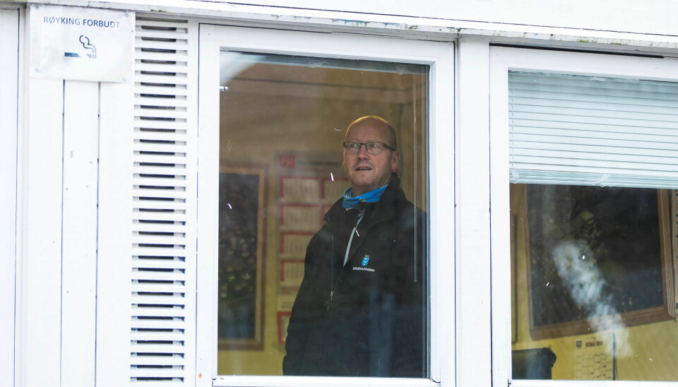 NYE TIDER: Med omorganisering og færre naturgressbaner i omløp, venter nye tider for banemester Kåre Steinsnes (55). NYE TIDER: Med omorganisering og færre naturgressbaner i omløp, venter nye tider for banemester Kåre Steinsnes (55).