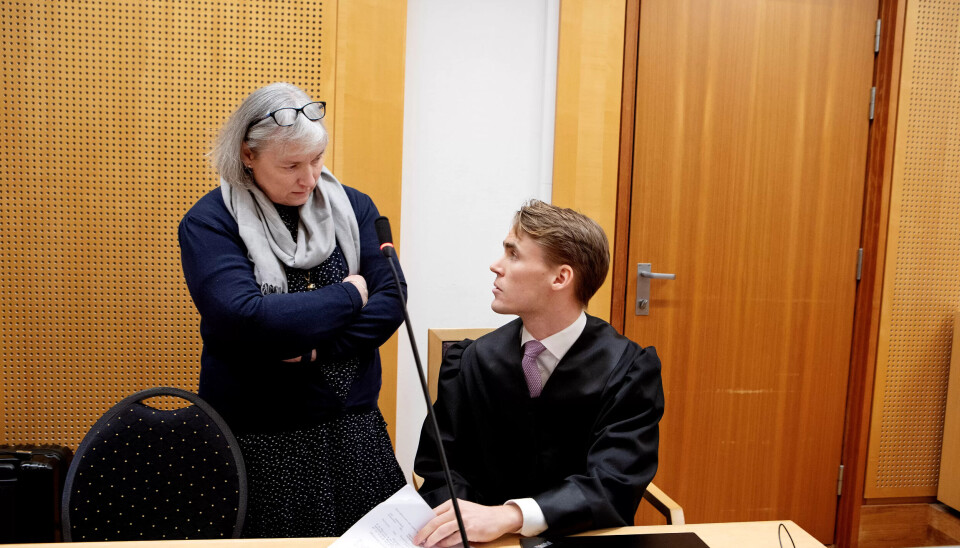 I RETTEN: Beredskapsforelder Bente Øiestad sammen med advokat Morten Mønnich fra Fagforbundet. I RETTEN: Beredskapsforelder Bente Øiestad sammen med advokat Morten Mønnich fra Fagforbundet.
