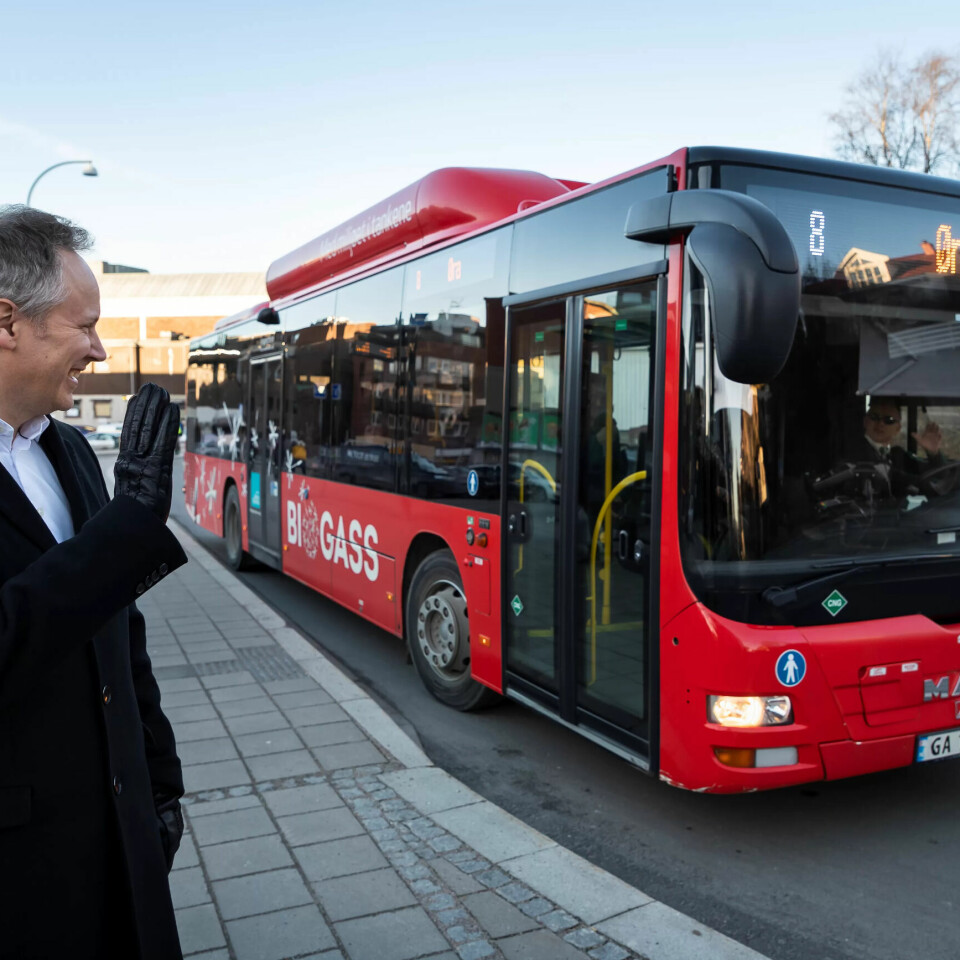 FULL STOPP: Samferdselsminister Jon-Ivar Nygård er glad i kolelktivtrafikk, men forlenger ikke kompensasjonsordningen for tapte billettinntekter. Her fra Fredrikstad, da han var ordfører og gjennomførte en måned med gratisbuss i hele byen. FULL STOPP: Samferdselsminister Jon-Ivar Nygård er glad i kolelktivtrafikk, men forlenger ikke kompensasjonsordningen for tapte billettinntekter. Her fra Fredrikstad, da han var ordfører og gjennomførte en måned med gratisbuss i hele byen.