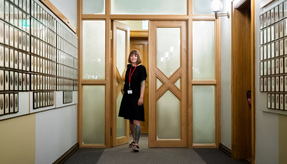 PÅ STORTINGET: Det har tatt litt tid for Sara Bell å bli kjent med labyrinten på Stortinget. Nå kan hun veien, og er klar for SV seier i høst. PÅ STORTINGET: Det har tatt litt tid for Sara Bell å bli kjent med labyrinten på Stortinget. Nå kan hun veien, og er klar for SV seier i høst.