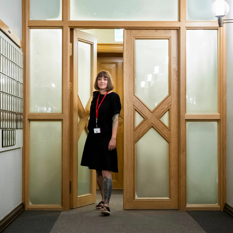 PÅ STORTINGET: Det har tatt litt tid for Sara Bell å bli kjent med labyrinten på Stortinget. Nå kan hun veien, og er klar for SV seier i høst. PÅ STORTINGET: Det har tatt litt tid for Sara Bell å bli kjent med labyrinten på Stortinget. Nå kan hun veien, og er klar for SV seier i høst.