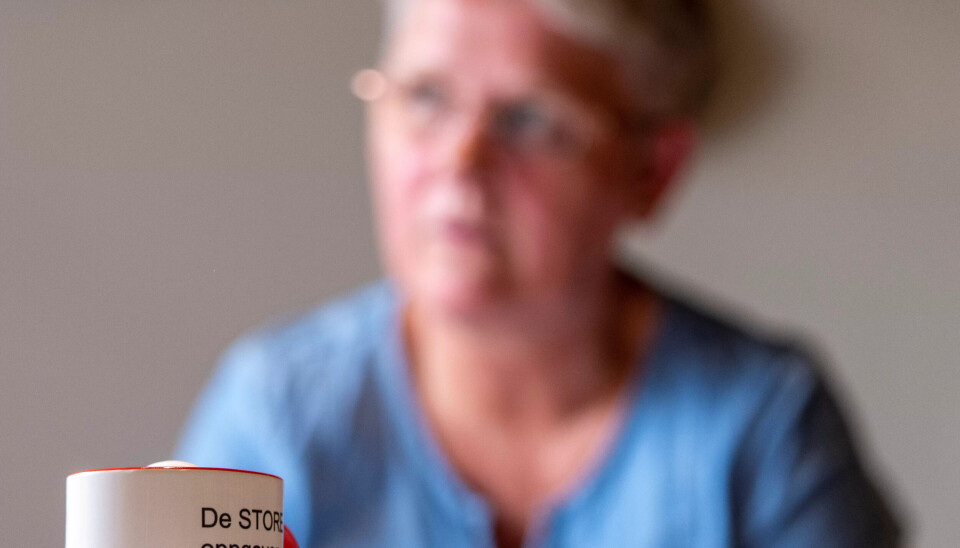 BLANT VENNER: En ettermiddag i våres, fant Madland denne koppen i postkassa. 'De store oppgavene løser vi best sammen,' står det på den. Oppi lå det en lapp med ønsker om en god valgkamp fra en hemmelig venn. BLANT VENNER: En ettermiddag i våres, fant Madland denne koppen i postkassa. 'De store oppgavene løser vi best sammen,' står det på den. Oppi lå det en lapp med ønsker om en god valgkamp fra en hemmelig venn.