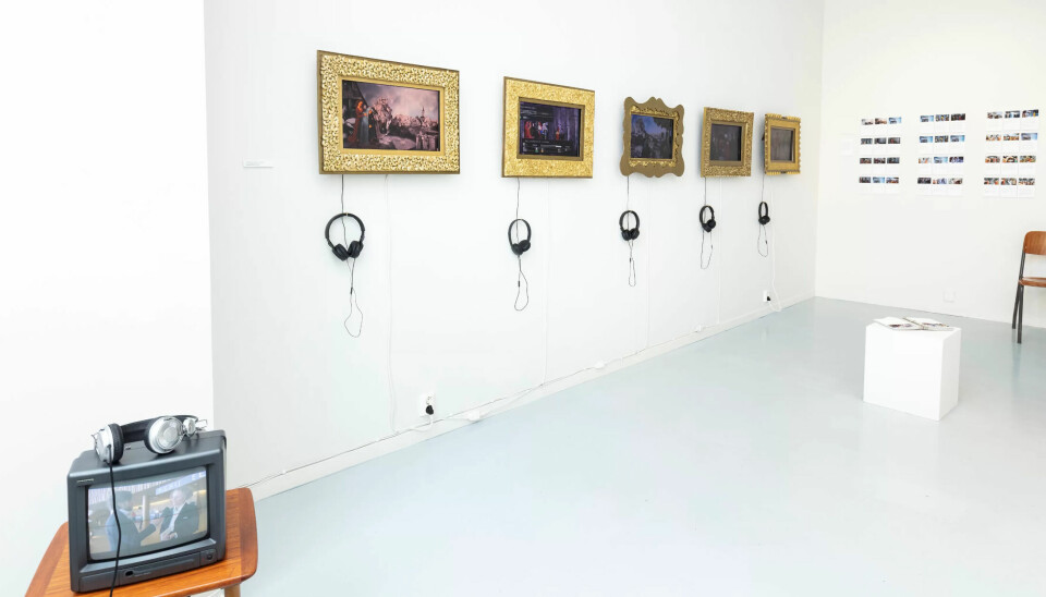 INSTALLASJON: Prosjektet er sammensatt av tekster, et utsnitt av ouvrøsenes garderobe og en serie animasjonsfilmer. INSTALLASJON: Prosjektet er sammensatt av tekster, et utsnitt av ouvrøsenes garderobe og en serie animasjonsfilmer.