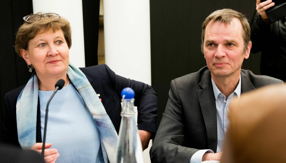 Mette Nord, leder av Fagforbundet og forhandlingsleder for LO Kommune, og Pål Skarsbakk, daglig leder av LO Kommune ved forhandlingsstart i kommuneoppgjøret i våres. Det er uaktuelt for LO Kommune å gi fra seg tariffbestemmelsenn om full lønn under sykdom. Mette Nord, leder av Fagforbundet og forhandlingsleder for LO Kommune, og Pål Skarsbakk, daglig leder av LO Kommune ved forhandlingsstart i kommuneoppgjøret i våres. Det er uaktuelt for LO Kommune å gi fra seg tariffbestemmelsenn om full lønn under sykdom.