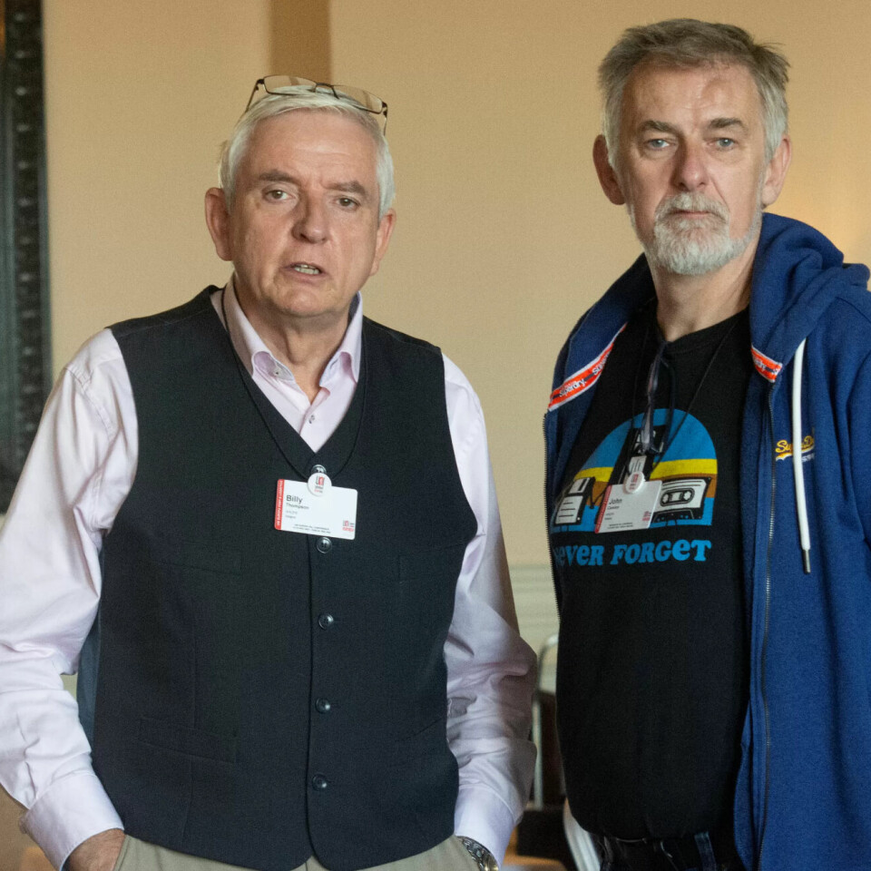 John Condon og Billy Thompson fra paraplyorganisasjonen AHCPS sier en av de store sakene akkurat nå er flyttingen av An Posts hovedkvarter. – I tillegg er de ansatte opptatt av lavtlønnsproblematikk, sier de to. John Condon og Billy Thompson fra paraplyorganisasjonen AHCPS sier en av de store sakene akkurat nå er flyttingen av An Posts hovedkvarter. – I tillegg er de ansatte opptatt av lavtlønnsproblematikk, sier de to.