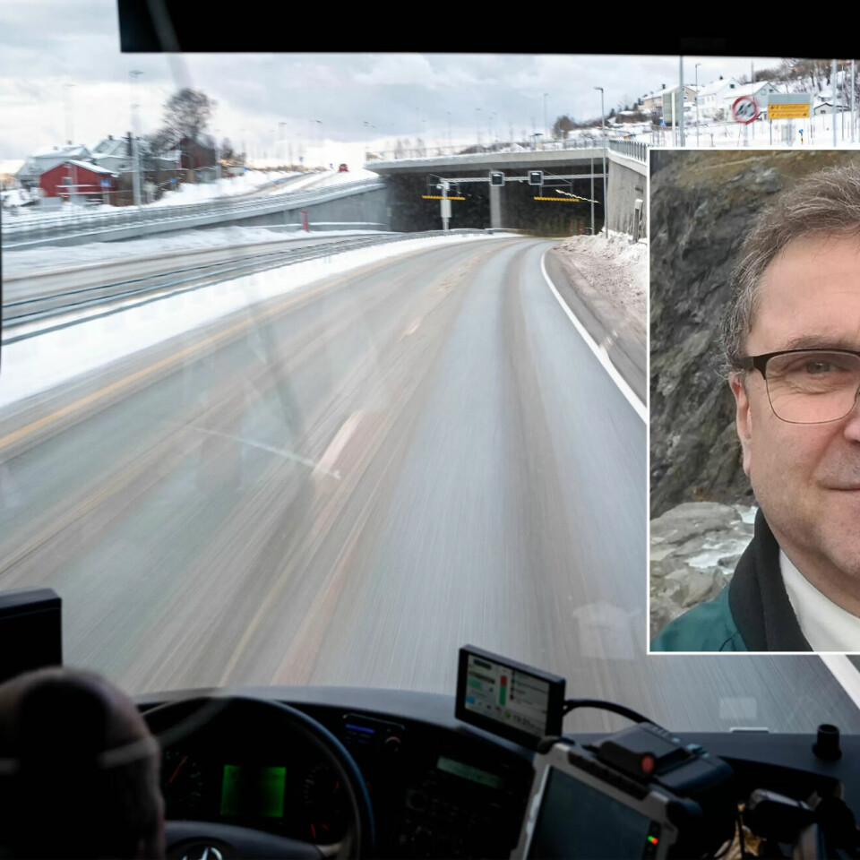 Det må være en grense for hvor mye utenlandske turbusser får kjøre i Norge, krever sjåfør Pål Arve Indergård og fem partier på Stortinget. Det må være en grense for hvor mye utenlandske turbusser får kjøre i Norge, krever sjåfør Pål Arve Indergård og fem partier på Stortinget.