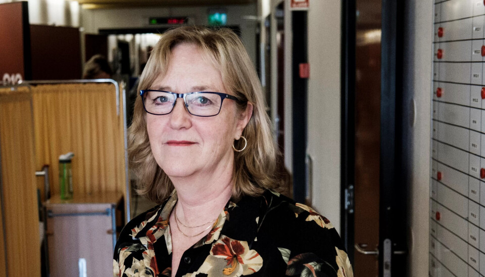 HELSEFAGARBEDIEREN TRENGS: – Vi har i dag ikke planer om å kutte mer i antall stillinger for helsefagarbeidere enn for sykepleiere, sier Torhild Wibe. HELSEFAGARBEDIEREN TRENGS: – Vi har i dag ikke planer om å kutte mer i antall stillinger for helsefagarbeidere enn for sykepleiere, sier Torhild Wibe.