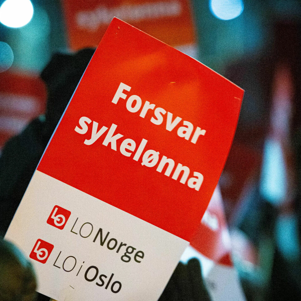 Full lønn under sykdom er den grunnleggende tryggheten Unio var i ferd med å forhandle bort, mens LO sto rakrygget. Full lønn under sykdom er den grunnleggende tryggheten Unio var i ferd med å forhandle bort, mens LO sto rakrygget.