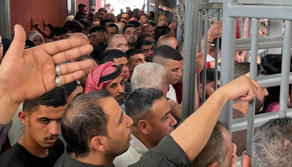 HINDRING: Rami Samandar tok dette bilde i Qalandia sjekkpunkt i sommar. Sjekkpunktet er mellom Jerusalem og Ramallah og gjer at det blir vanskeleg og tek svært lang tid for palestinarane å reise i dei palestinske okkuperte områda. HINDRING: Rami Samandar tok dette bilde i Qalandia sjekkpunkt i sommar. Sjekkpunktet er mellom Jerusalem og Ramallah og gjer at det blir vanskeleg og tek svært lang tid for palestinarane å reise i dei palestinske okkuperte områda.