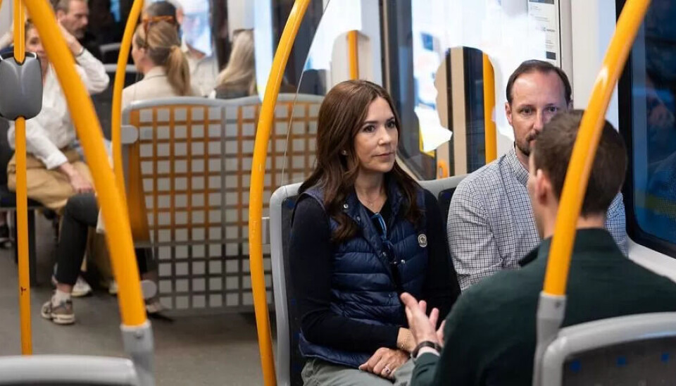 UT PÅ TUR: De kongelige tok T-banen til Ulsrud. UT PÅ TUR: De kongelige tok T-banen til Ulsrud.