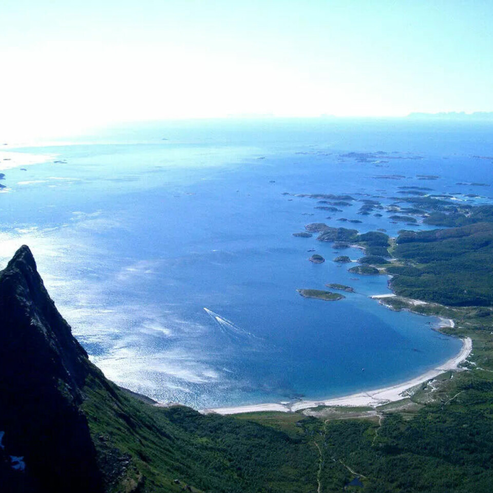 AVSTAND: Det er langt fra idylliske Steigen til Bodø. AVSTAND: Det er langt fra idylliske Steigen til Bodø.