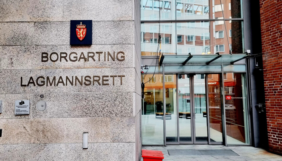 FRIKJEND: Juryen i Borgarting lagmannsrett meiner nokon har kome med eit forslag om pengar mot å droppe skuldingar. Men, fleirtalet av juryen meiner det er tvil om kven som kan ha kome med forslaget. FRIKJEND: Juryen i Borgarting lagmannsrett meiner nokon har kome med eit forslag om pengar mot å droppe skuldingar. Men, fleirtalet av juryen meiner det er tvil om kven som kan ha kome med forslaget.