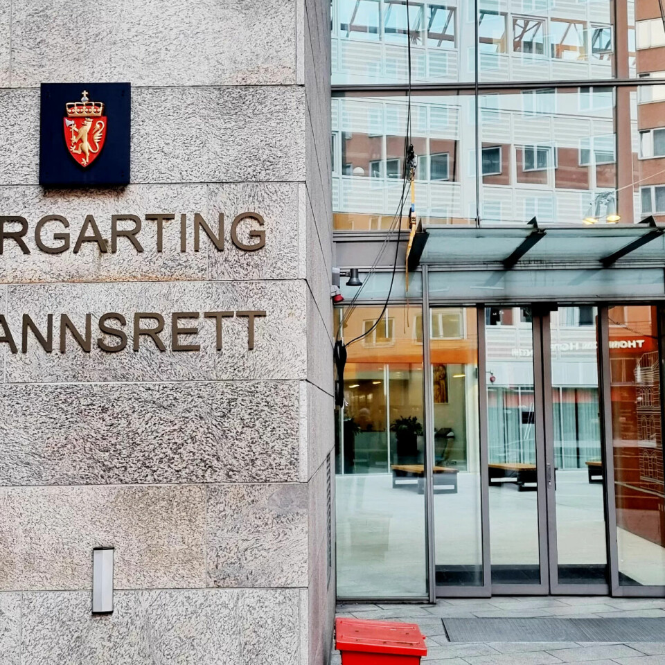 FRIKJEND: Juryen i Borgarting lagmannsrett meiner nokon har kome med eit forslag om pengar mot å droppe skuldingar. Men, fleirtalet av juryen meiner det er tvil om kven som kan ha kome med forslaget. FRIKJEND: Juryen i Borgarting lagmannsrett meiner nokon har kome med eit forslag om pengar mot å droppe skuldingar. Men, fleirtalet av juryen meiner det er tvil om kven som kan ha kome med forslaget.