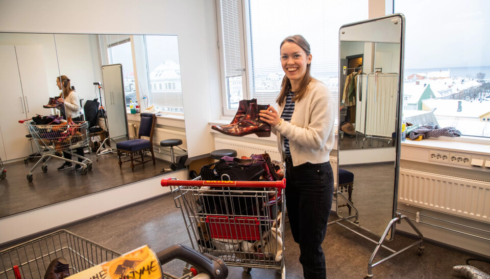 FAGBREV: Ingvild Sandberg tok svenneprøven i kostymesyerfaget for ett år siden. FAGBREV: Ingvild Sandberg tok svenneprøven i kostymesyerfaget for ett år siden.