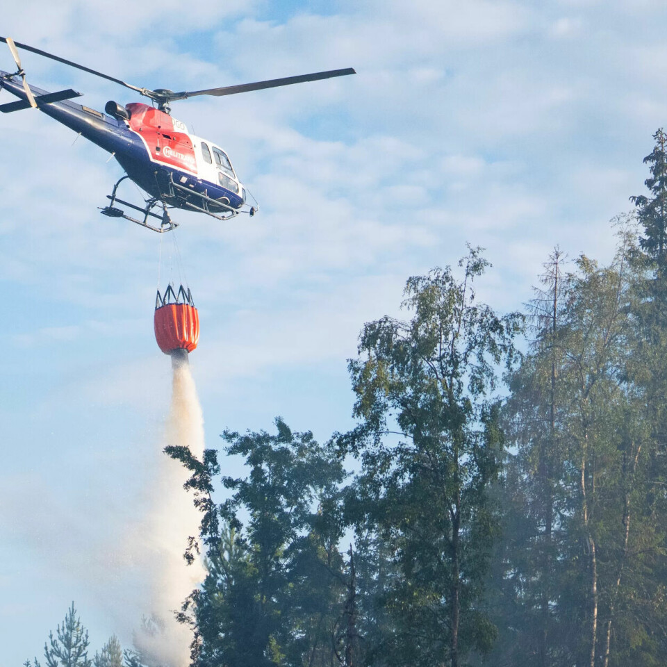 Skogbrann er ett av krisescenarioene som øker i sannsynlighet. Her jobber statens skogbrannhelikopter med å slukke en av de mange skogbrannene i fjor sommer. Skogbrann er ett av krisescenarioene som øker i sannsynlighet. Her jobber statens skogbrannhelikopter med å slukke en av de mange skogbrannene i fjor sommer.