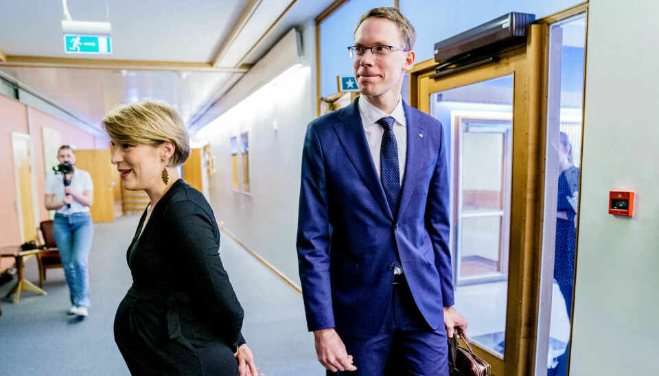 SVs Kari Elisabeth Kaski (SV) har forhandlet lenge med Eigil Knutsen (Ap) og Geir Pollestad (Sp, ikke avbildet) siden 23. mai. SVs Kari Elisabeth Kaski (SV) har forhandlet lenge med Eigil Knutsen (Ap) og Geir Pollestad (Sp, ikke avbildet) siden 23. mai.