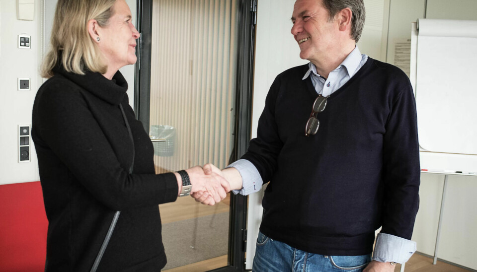 Lektor Gitte Luk sier hun egentlig er konfliktsky. Men tillitsreformen har gjort henne modigere til både å ta opp ubehagelige ting – og kanskje be om høyere lønn. Her er hun med utdanningssjef Henrik Jørgensen. Lektor Gitte Luk sier hun egentlig er konfliktsky. Men tillitsreformen har gjort henne modigere til både å ta opp ubehagelige ting – og kanskje be om høyere lønn. Her er hun med utdanningssjef Henrik Jørgensen.