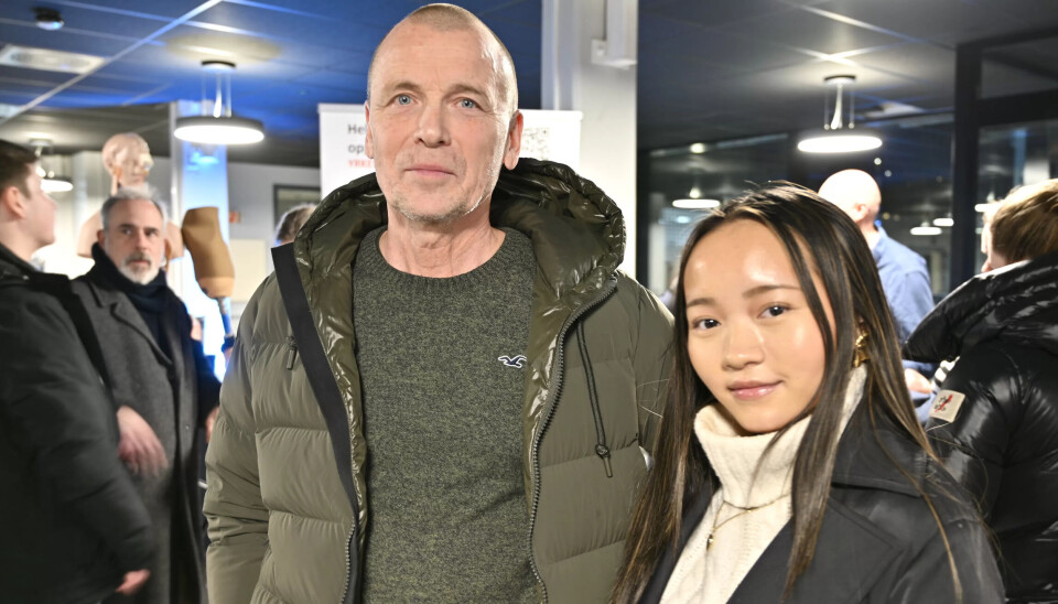 TENKEBOKS: Andrea Hindrum (16) er fortsatt i tenkeboksen. Hun besøker åpen dag på Bleiker videregående skole sammen med faren, Ole Petter Hindrum. TENKEBOKS: Andrea Hindrum (16) er fortsatt i tenkeboksen. Hun besøker åpen dag på Bleiker videregående skole sammen med faren, Ole Petter Hindrum.