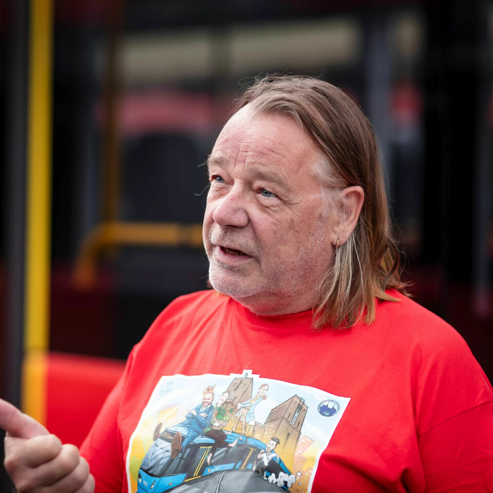 MÅ OMORGANISERE: Leder Ola Floberg minner om at OSA ikke har lagt ned klubben til helgedagsarbeiderne. Denne uka skal det imidlertid avholdes medlemsmøter i trikkeførerklubben og t-baneførerklubben om implassering av helgeførere. MÅ OMORGANISERE: Leder Ola Floberg minner om at OSA ikke har lagt ned klubben til helgedagsarbeiderne. Denne uka skal det imidlertid avholdes medlemsmøter i trikkeførerklubben og t-baneførerklubben om implassering av helgeførere.
