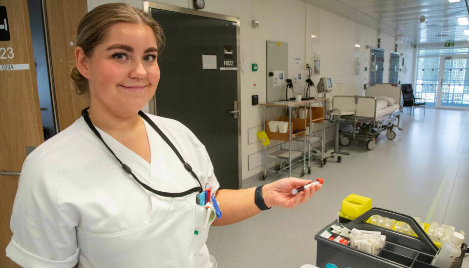 TRAINEE: Mathilde Linna (22) er en av dem som har benytta seg av trainee-programmet til Sykehuset Østfold. Hun var ferdig helsefagarbeider for to år siden og gikk rett over i trainee-stilling etterpå. TRAINEE: Mathilde Linna (22) er en av dem som har benytta seg av trainee-programmet til Sykehuset Østfold. Hun var ferdig helsefagarbeider for to år siden og gikk rett over i trainee-stilling etterpå.