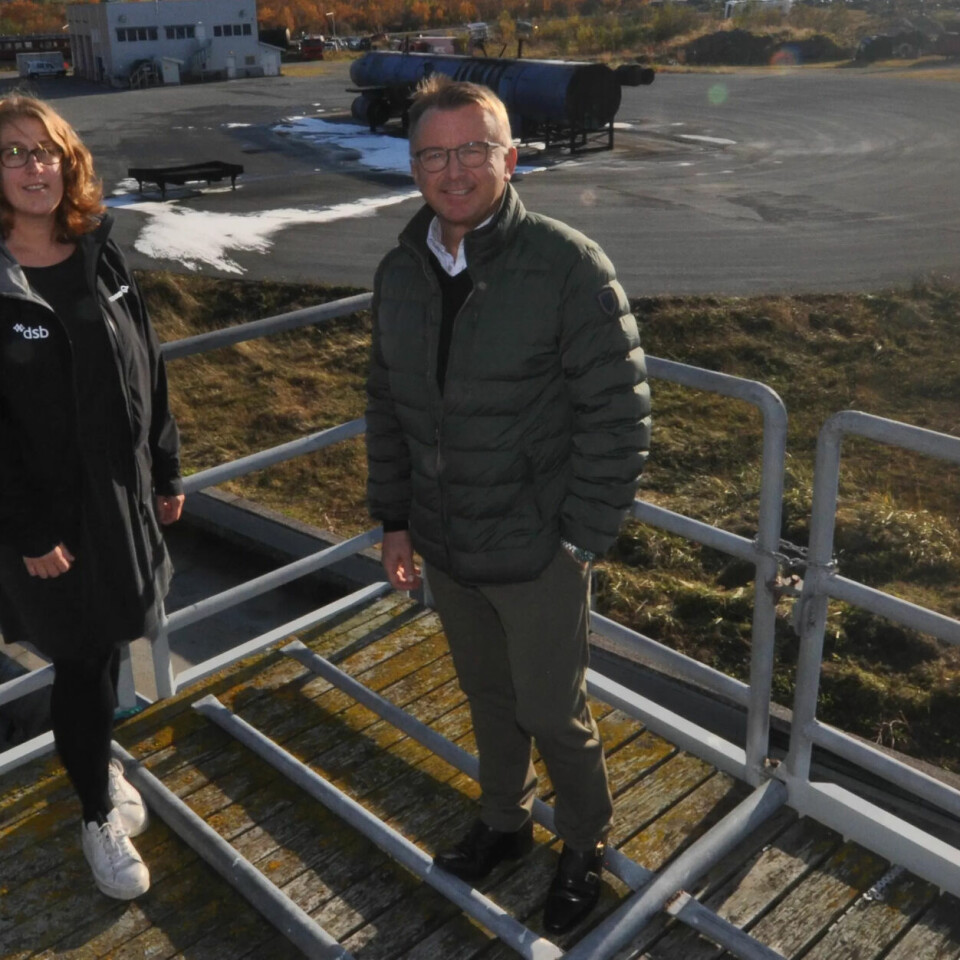 – Vi legger en lang periode bak oss, medgir assisterende avdelingsdirektør Ann Christin Olsen-Haines ved DSB, her sammen med skoledirektør på nåværende Norges brannskole, Agnar Christensen. – Vi legger en lang periode bak oss, medgir assisterende avdelingsdirektør Ann Christin Olsen-Haines ved DSB, her sammen med skoledirektør på nåværende Norges brannskole, Agnar Christensen.