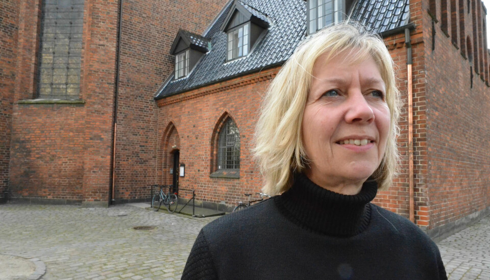 MER DIALOG: – Før fjernstyrte lederne sine medarbeidere, de var sjelden ute og snakket med ansatte som jobbet direkte med borgerne. Folk høyt i systemet vet ikke hva hjemmesykepleieren trenger om de ikke snakker sammen, sier Christina Borries i Offentligt Ansattes Organisationer. MER DIALOG: – Før fjernstyrte lederne sine medarbeidere, de var sjelden ute og snakket med ansatte som jobbet direkte med borgerne. Folk høyt i systemet vet ikke hva hjemmesykepleieren trenger om de ikke snakker sammen, sier Christina Borries i Offentligt Ansattes Organisationer.