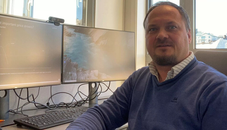 BEROLIGER: Sjefanalytiker i Volue Insights, Tor Reier Lilleholt har studert strømprisene i 25 år: – Jeg ønsker å berolige strømkundene, det vi ser nå er en ekstrem situasjon og prisene vil gå ned og stabilisere seg. BEROLIGER: Sjefanalytiker i Volue Insights, Tor Reier Lilleholt har studert strømprisene i 25 år: – Jeg ønsker å berolige strømkundene, det vi ser nå er en ekstrem situasjon og prisene vil gå ned og stabilisere seg.