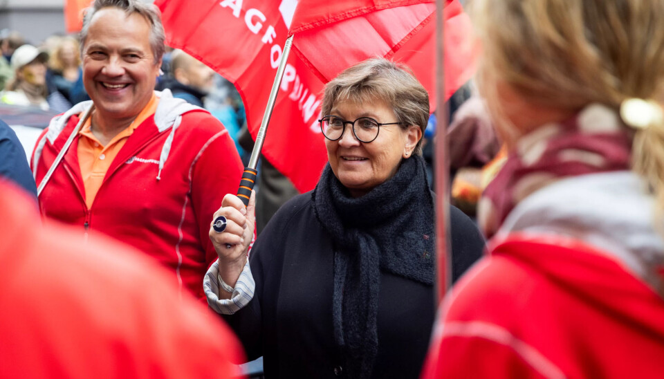 MANN- OG KVINNESTERKE: Hele Fagforbundets ledelse hadde møtt opp for å støtte teateret. Her Mette Nord og Helge Sporsheim. MANN- OG KVINNESTERKE: Hele Fagforbundets ledelse hadde møtt opp for å støtte teateret. Her Mette Nord og Helge Sporsheim.