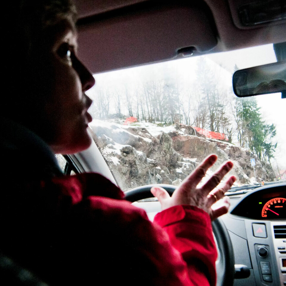 Svenske hjemmehjelpere får ikke lønn for tiden de bruker på å reise fra en bruker til en annen. (Illustrasjonsfoto) Svenske hjemmehjelpere får ikke lønn for tiden de bruker på å reise fra en bruker til en annen. (Illustrasjonsfoto)
