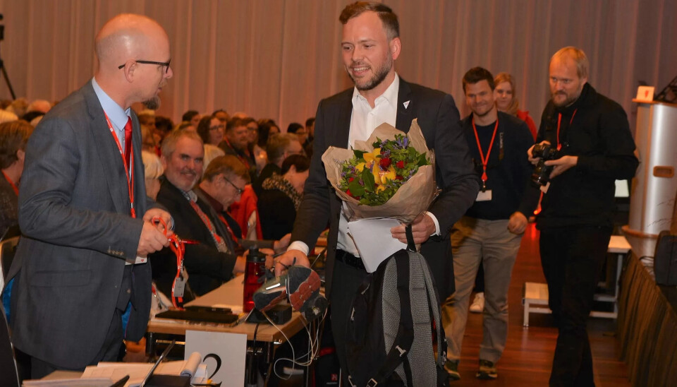BLOMSTER: Audun Lysbakken ble hjertelig mottatt på landsmøtet til Fagforbundet. BLOMSTER: Audun Lysbakken ble hjertelig mottatt på landsmøtet til Fagforbundet.