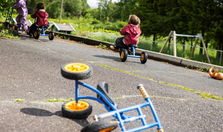 Regjeringen vil teste automatisk barnehageplass