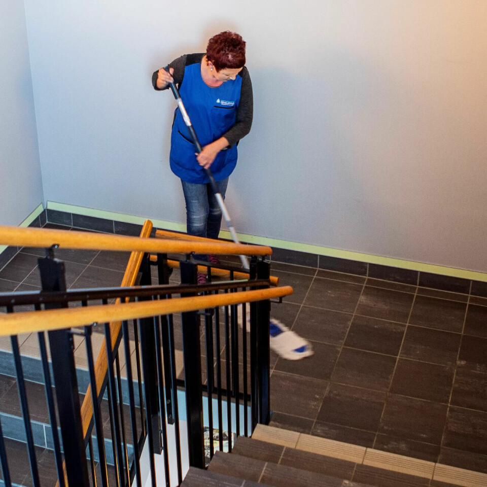 MIDLERTIDIG KONRAKT: Arbeidsgiver er forpliktet til å sende et skriftlig varsel om fratreden senest en måned før den siste midlertidige arbeidskontrakten løper ut, påpeker LO-advokaten. MIDLERTIDIG KONRAKT: Arbeidsgiver er forpliktet til å sende et skriftlig varsel om fratreden senest en måned før den siste midlertidige arbeidskontrakten løper ut, påpeker LO-advokaten.
