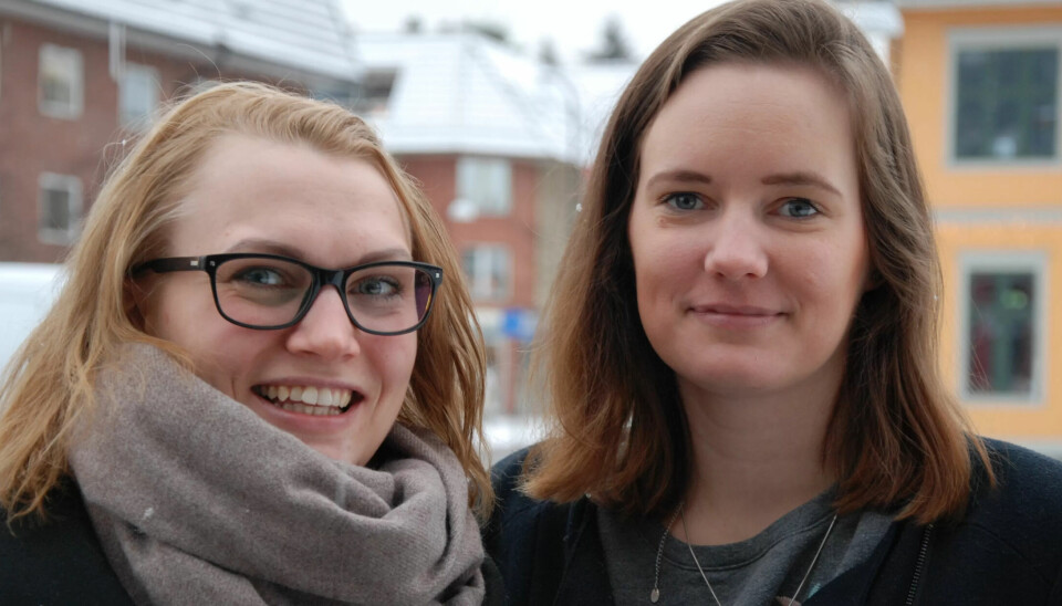LITEN INNSATS: Tine Melby og Tonje Kværnmo er skuffet over at høgskolen ikke har klart å flytte praksisperioden bort fra sommerferien. LITEN INNSATS: Tine Melby og Tonje Kværnmo er skuffet over at høgskolen ikke har klart å flytte praksisperioden bort fra sommerferien.