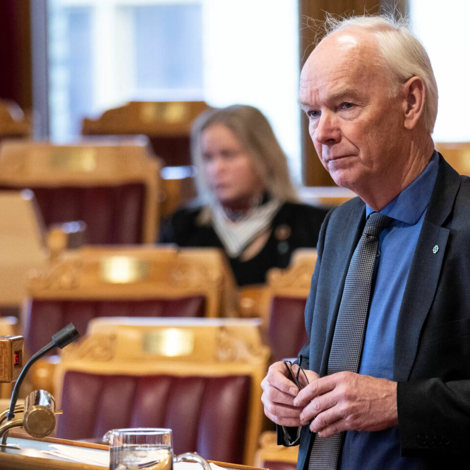 Per Olaf Lundteigen forteller at Sp vil fase ut særaldersgrensene med unntak for yrker som er helt avhengige av fysisk styrke i arbeidshverdagen. Partiet er likevel kritisk til prosessen regjeringen nå har satt i gang. Per Olaf Lundteigen forteller at Sp vil fase ut særaldersgrensene med unntak for yrker som er helt avhengige av fysisk styrke i arbeidshverdagen. Partiet er likevel kritisk til prosessen regjeringen nå har satt i gang.
