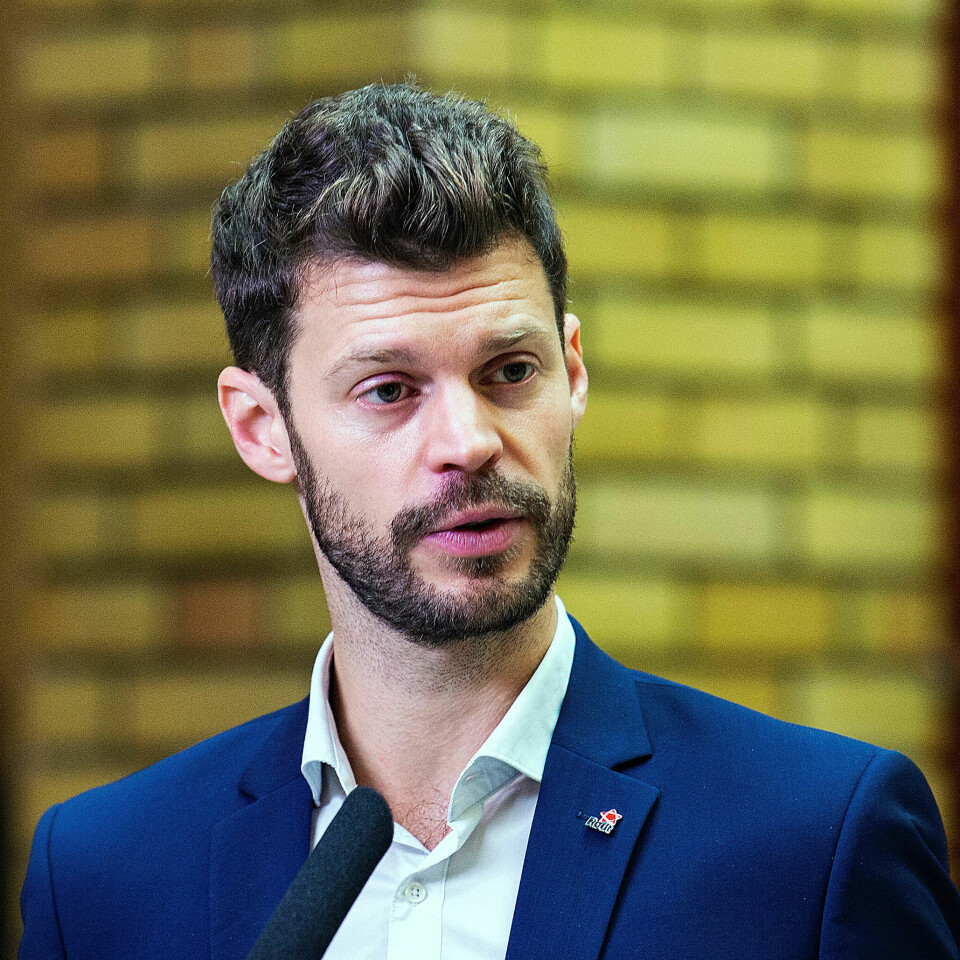 Rødts Bjørnar Moxnes mener en fjerning av særaldersgrensene vil ramme arbeidstakerne. Rødts Bjørnar Moxnes mener en fjerning av særaldersgrensene vil ramme arbeidstakerne.