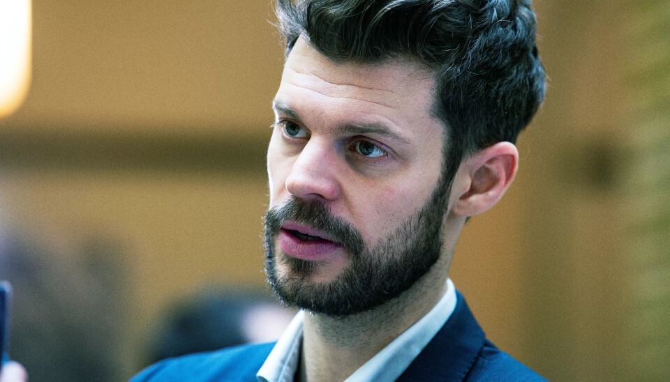 UTBYTTE: – Når eierne av kommersielle selskaper skal ta ut mer penger, får de ansatte mindre betalt, sier Rødt-leder Bjørnar Moxnes. UTBYTTE: – Når eierne av kommersielle selskaper skal ta ut mer penger, får de ansatte mindre betalt, sier Rødt-leder Bjørnar Moxnes.