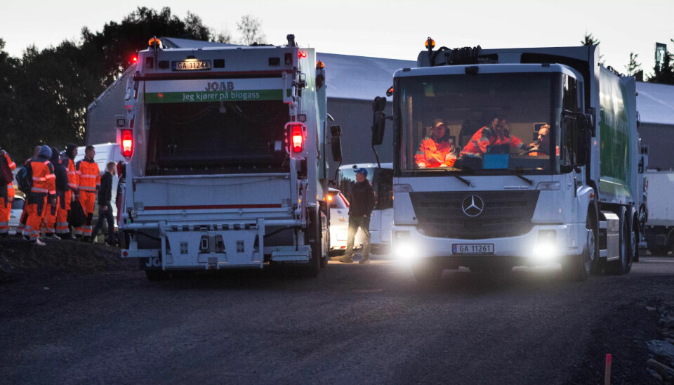 SMÅ BRAKKER: Her, på oppstilingsplassen på Alnabru har de ansatte en ny brakkreigg med kontorer, men bare en dusj og ett toalett, ifølge hovedtillitsvalgt Anne Sandborg. SMÅ BRAKKER: Her, på oppstilingsplassen på Alnabru har de ansatte en ny brakkreigg med kontorer, men bare en dusj og ett toalett, ifølge hovedtillitsvalgt Anne Sandborg.