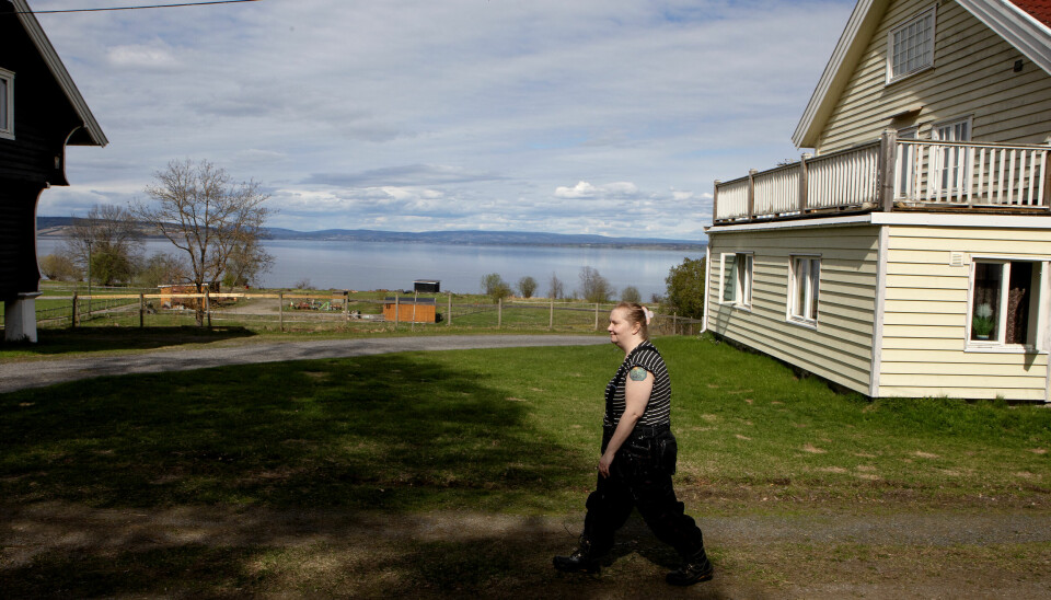 LANG VEI: Hun vet at veien tilbake til et liv som autorisert sykepleier, kan bli lang og ha mange hindringer. Men hun vil prøve å gå den.