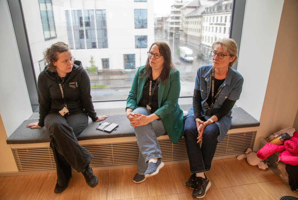 TOK GREP: Fire stillinger forvant på Stormen bibliotek når Bodø kommune måtte spare penger. Da var det ikke lenger nok ansatte til å holde oppe sju dager i uken. Line Nordskog, Sissel Hughes og Tone Leirvik er bibliotekarer og jobbet fram en løsning.