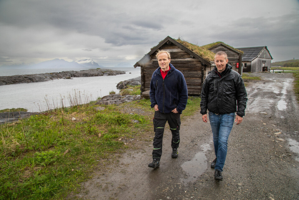 VITNER: Kulturminnebevarerne Harald Bergquist og Daniel Bakke er redd historien forsvinner når kulturminnene ikke lenger skal tas vare på.
