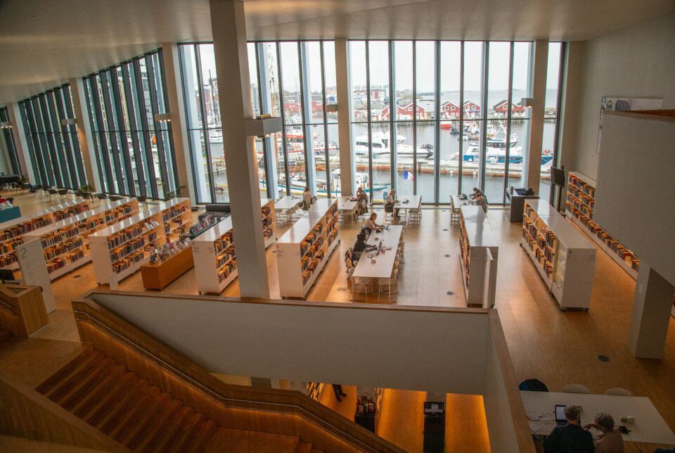 GODT STED: Utsikten fra Stormen bibliotek er uendelig. Her samles folk for å lese eller bare være.