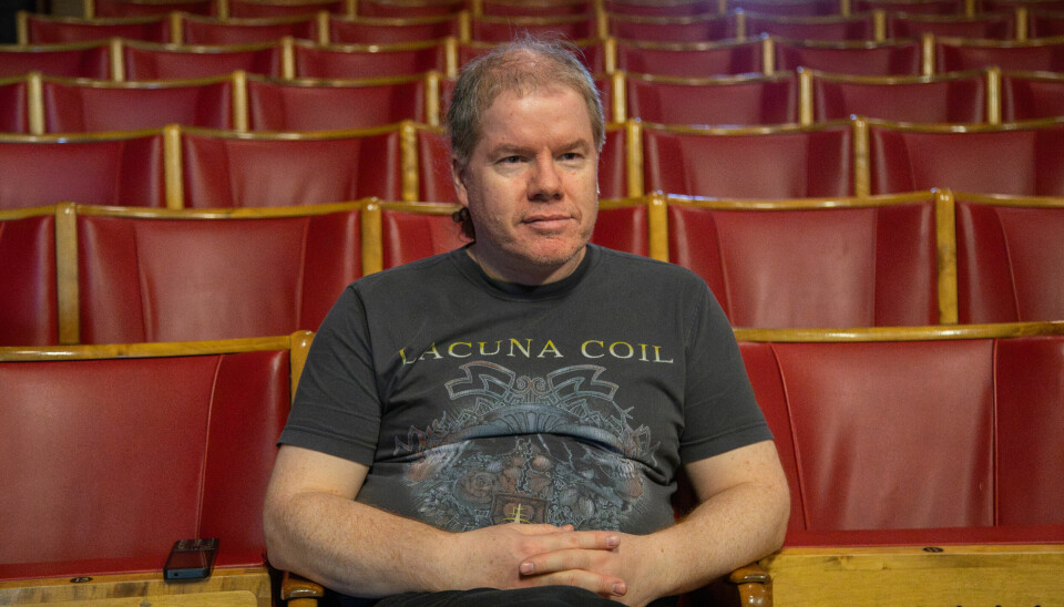 BANDØVING I KINOSALEN: Ronny Bekken Larsen har mange roller i Folldals kulturliv. En av dem er som syngende kulturskolelærer. En rolle gutta i bandet Bad Boys nettopp sparket han fra.