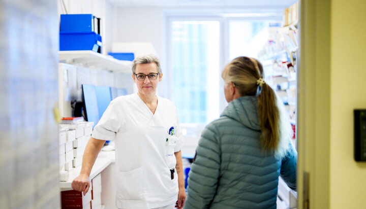 SATTE SPOR: De varslet på en kollega. Mange år seinere er minnene fortsatt sterke. Bak: Lill Elin Haugan. Med ryggen til: Inger Helen Rønning.