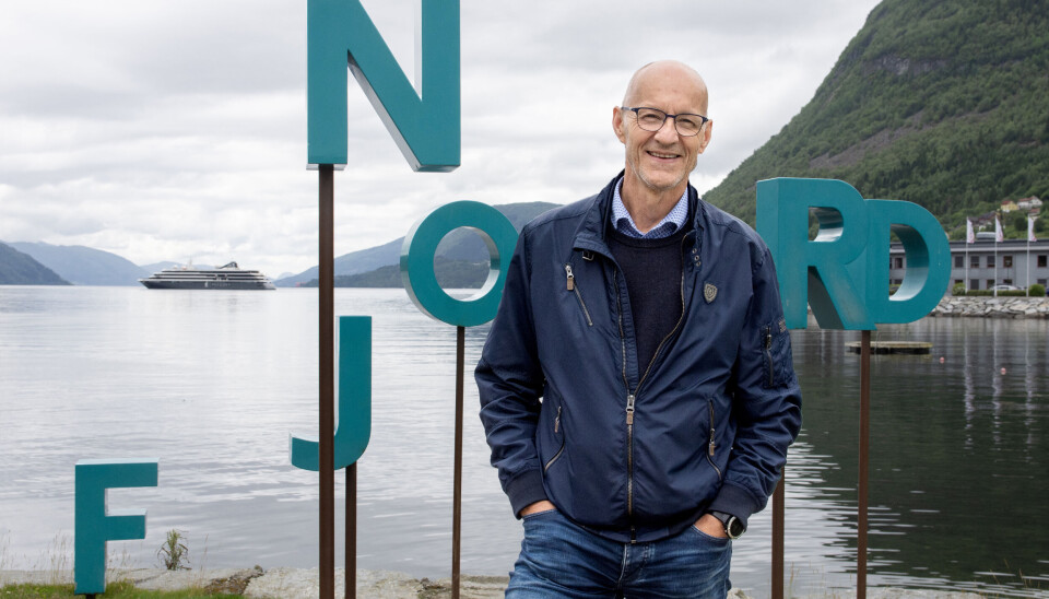 LOKALPATRIOT: Ole Starheim er glad i hjemkommunen, og skjønner godt at turistene trives. – Ekstra moro er det at næringslivet vårt har bevist at turistene legger mye penger igjen når de er på besøk. Flere professorer hevder at cruiseturister ikke handler lokalt, men det stemmer ikke her. Blant annet har Cubus-butikken rekordomsetning, og bakeriet selger rundt 1.500 kanelboller ekstra når båtene anløper, sier han.