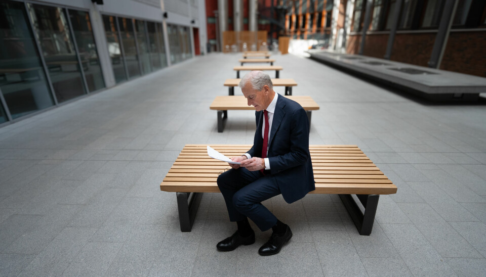 PUSTEPAUSE: Valgkampen er en hektisk tid, med en turnéliste like tett som en rockeband, for Jonas Gahr Støre. Men noen ganger er det plass til en liten pustepause for å samle tankene. Foto: Per Flakstad