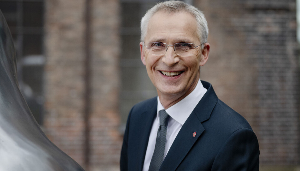 HILSER: Jens Stoltenberg