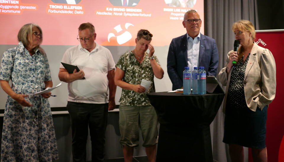 I DEBATT: Iren Mari Luther i Fagforbundet, Delta-forbundsleder Trond Ellefsen, Urd Berntsen fra Arendal kommune, Kai Øivind Brenden fra Norsk Sykepleierforbund og Inger Lise Hallgren fra Vestre Viken i debatt om langvakter under Arendalsuka.
