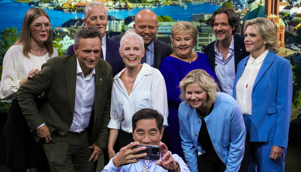 KLART: Med drøyt tre uker igjen til valget er det 22 prosent som ikke har bestemt seg for hvem de skal stemme på, ifølge en måling gjort for ABC Nyheter. Her tar partilederne selfie sammen med NRKs Fredrik Solvang før partilederdebatten i Arendalsuka.